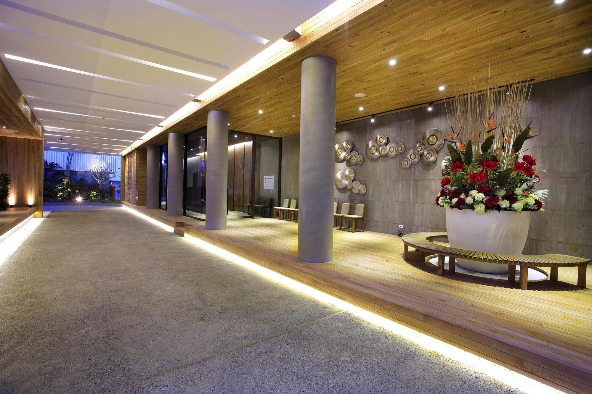 H Villa Inn Tainan Exteriör bild
