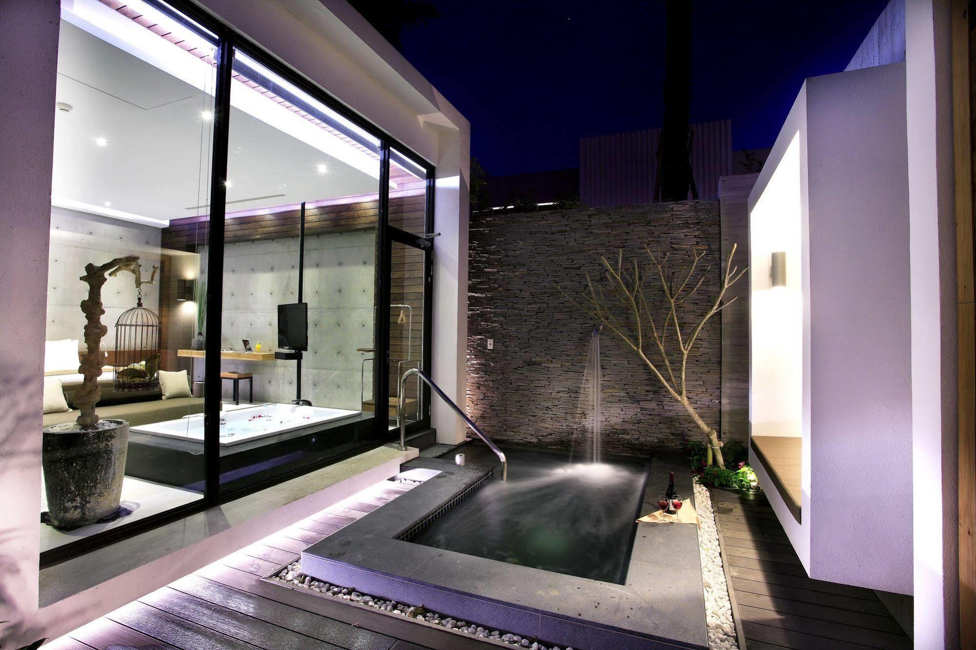 H Villa Inn Tainan Exteriör bild
