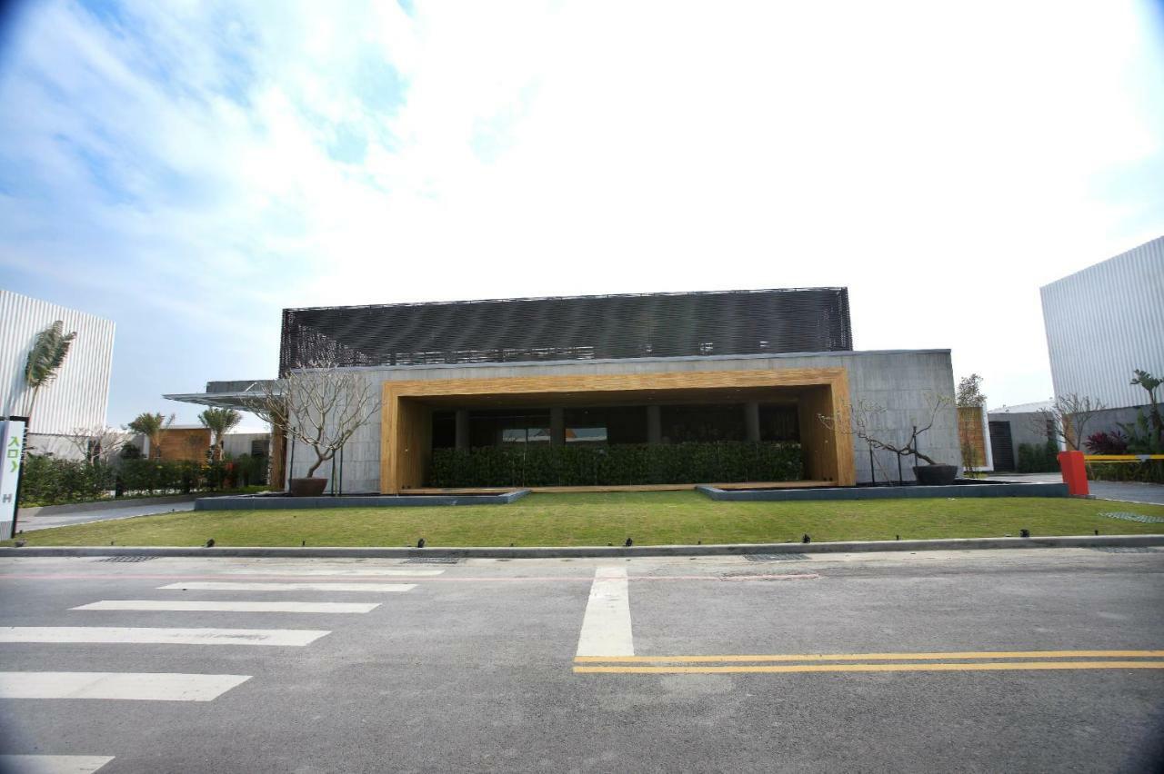 H Villa Inn Tainan Exteriör bild